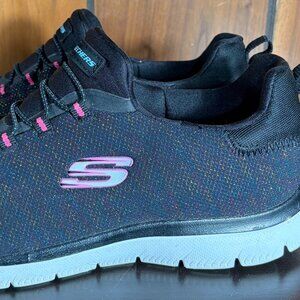 Skechers Women's Summits Best Day Sneaker Black Athleisure Sz 7 - EUC